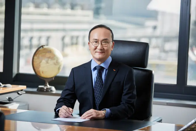 SK Hynix CEO Lee Seok-hee: Star engineer, bookworm, soju connoisseur